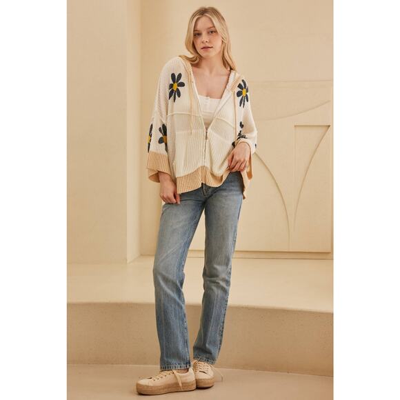 Hooded Floral Crochet Quarter Sleeve Top - Picture 4 of 12